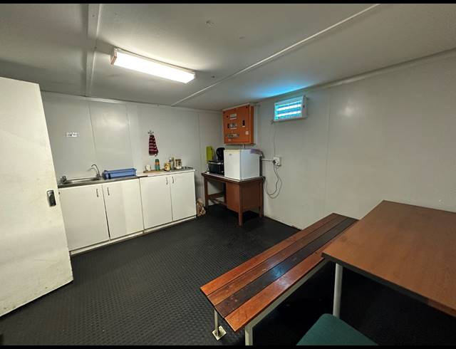 747M² WAREHOUSE TO LET IN PAARDEN EILAND